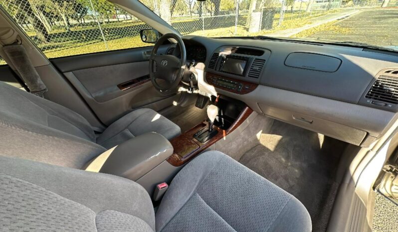 
								2003 Toyota Camry XLE V6 Sedan full									