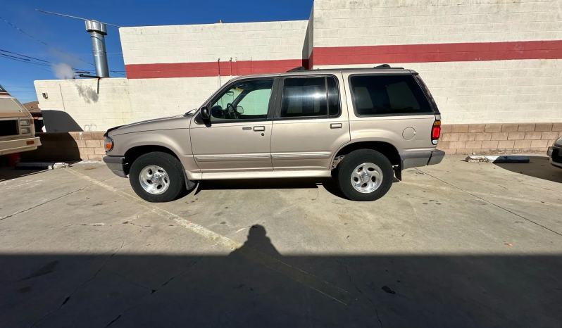 
								1997 Ford Explorer XLT full									