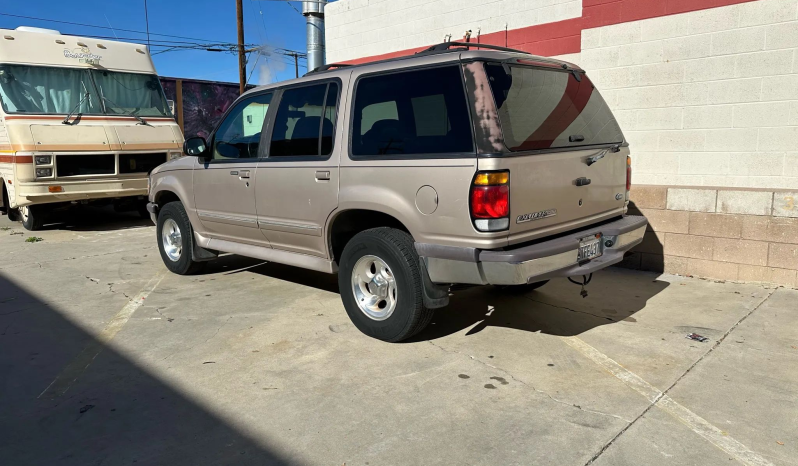 
								1997 Ford Explorer XLT full									