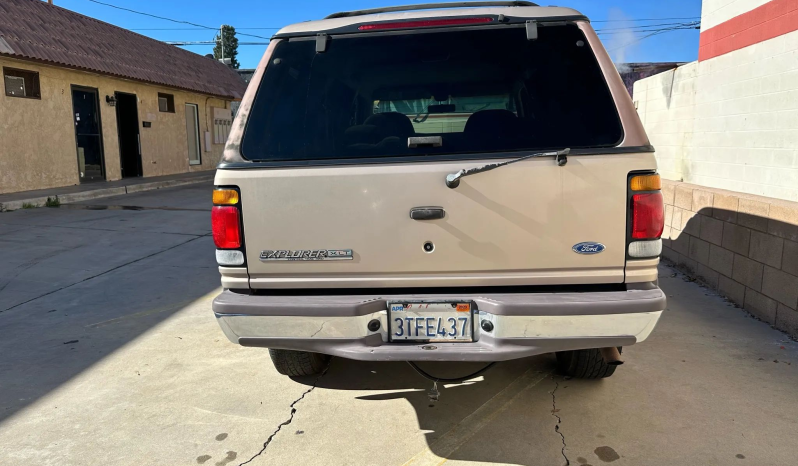 
								1997 Ford Explorer XLT full									