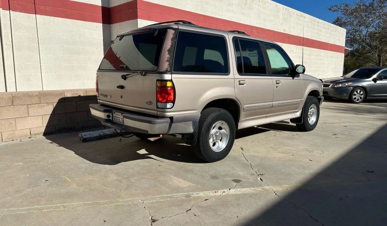 
								1997 Ford Explorer XLT full									