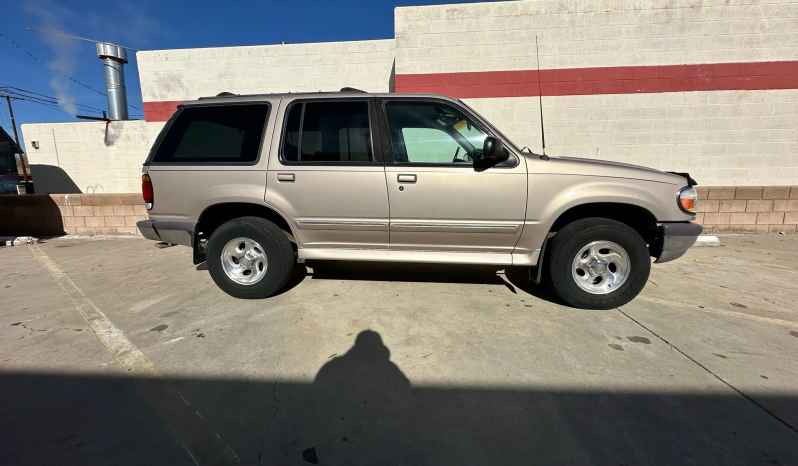 
								1997 Ford Explorer XLT full									