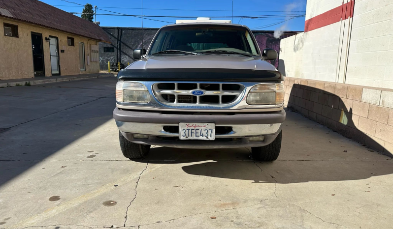 
								1997 Ford Explorer XLT full									