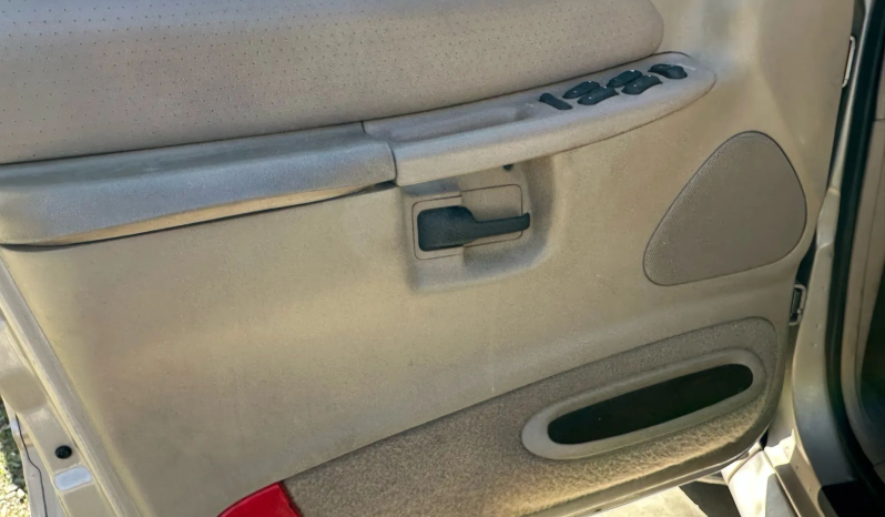 
								1997 Ford Explorer XLT full									