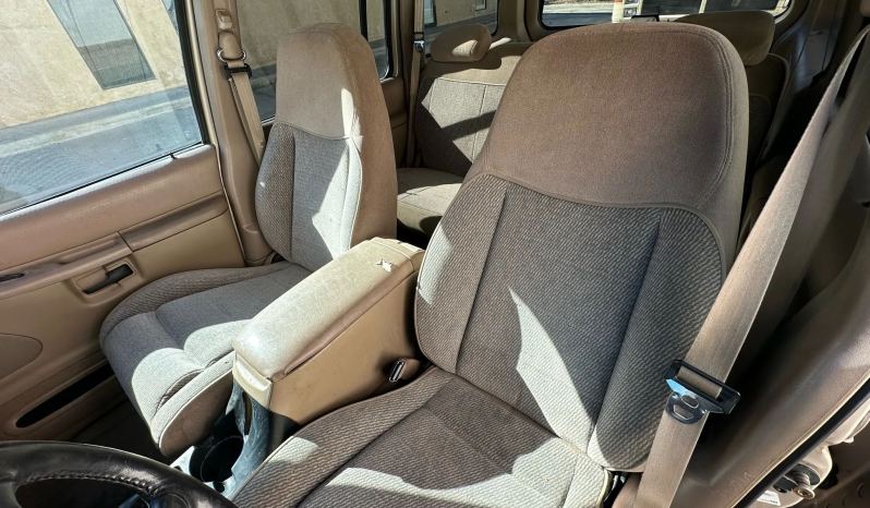 
								1997 Ford Explorer XLT full									