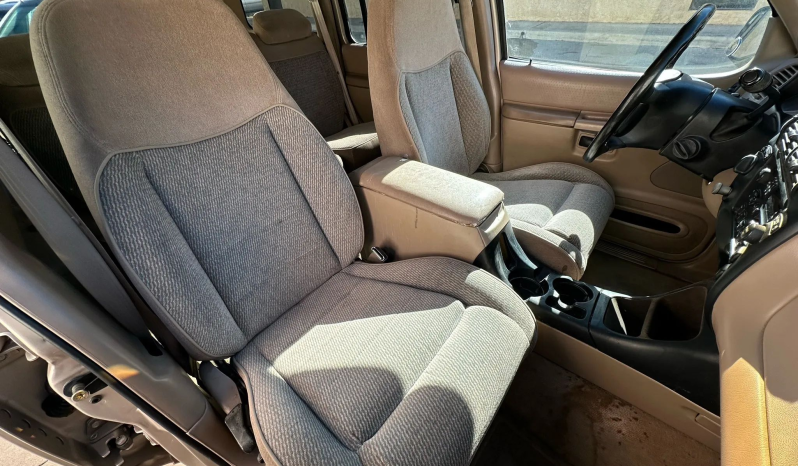 
								1997 Ford Explorer XLT full									