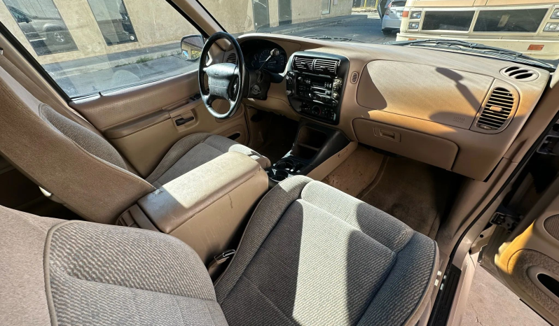 
								1997 Ford Explorer XLT full									