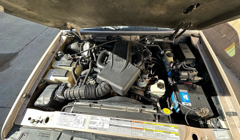 
								1997 Ford Explorer XLT full									