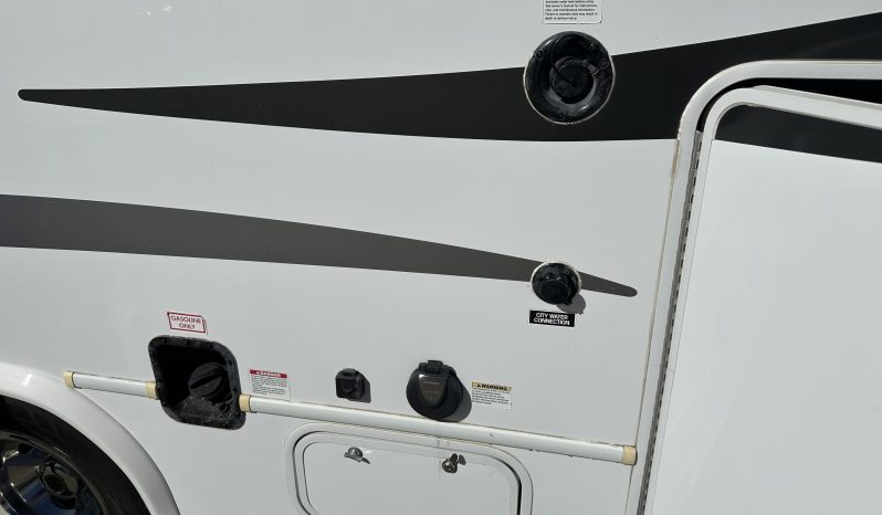 
								2016 Forest River Sunseeker 2650S full									