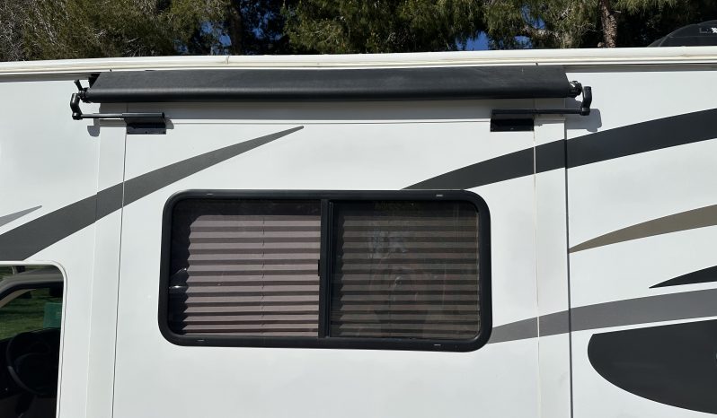 
								2016 Forest River Sunseeker 2650S full									