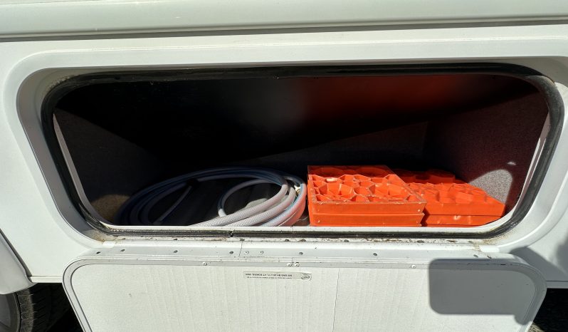 
								2016 Forest River Sunseeker 2650S full									