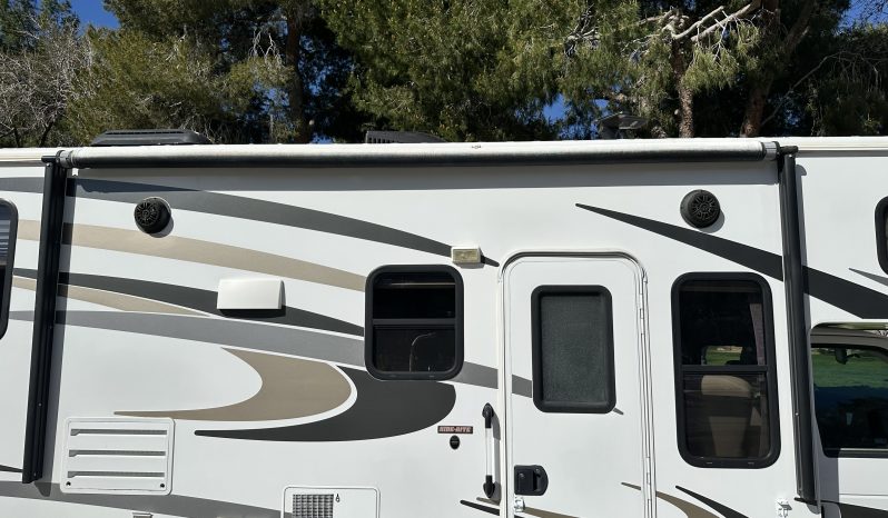 
								2016 Forest River Sunseeker 2650S full									