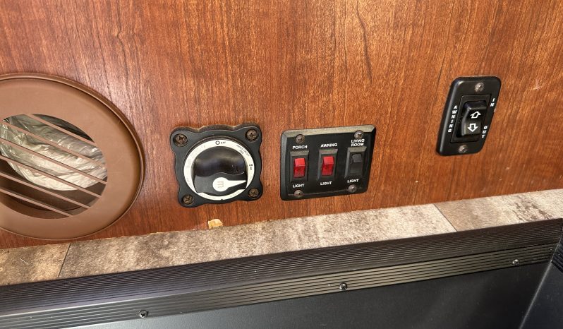 
								2016 Forest River Sunseeker 2650S full									