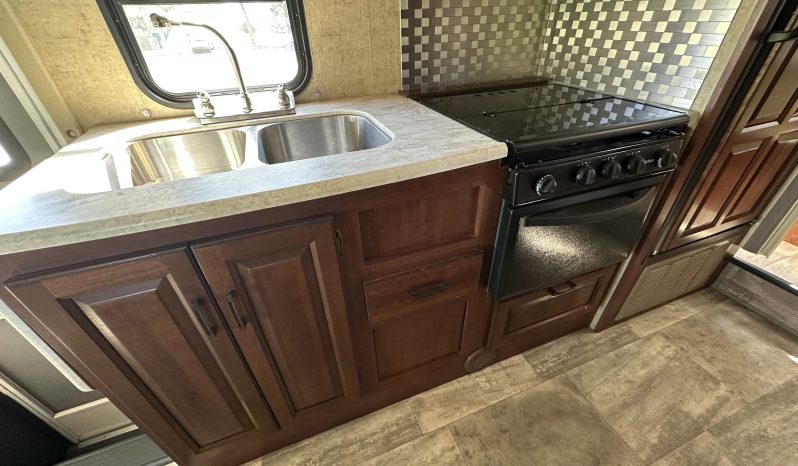 
								2016 Forest River Sunseeker 2650S full									