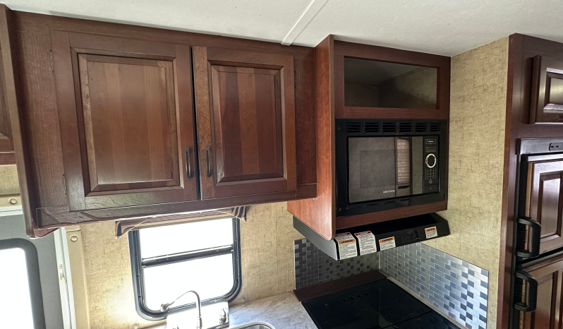 
								2016 Forest River Sunseeker 2650S full									