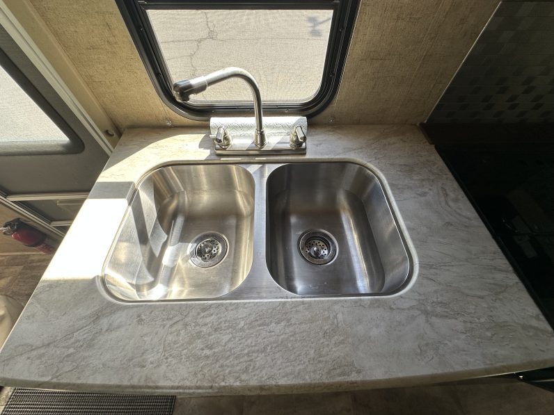 2016 Forest River Sunseeker 2650S