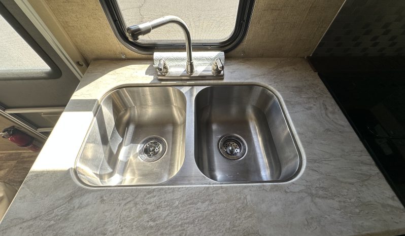 
								2016 Forest River Sunseeker 2650S full									