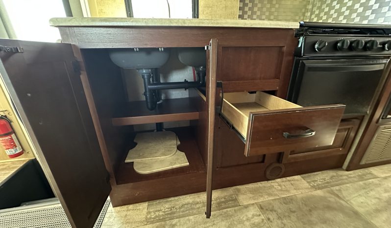 
								2016 Forest River Sunseeker 2650S full									