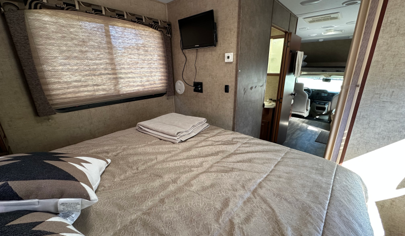 
								2016 Forest River Sunseeker 2650S full									