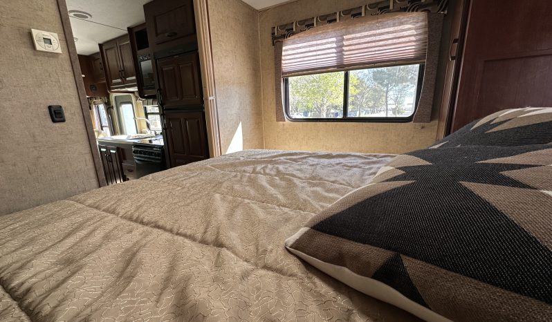 
								2016 Forest River Sunseeker 2650S full									