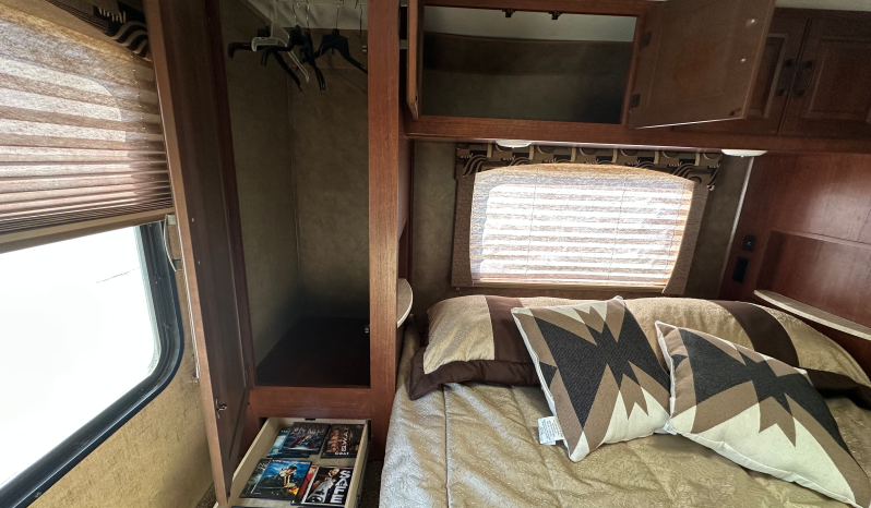 
								2016 Forest River Sunseeker 2650S full									