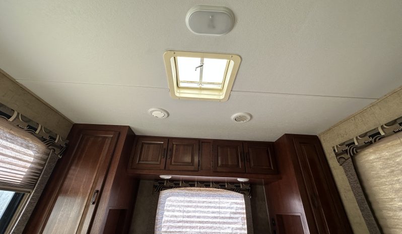 
								2016 Forest River Sunseeker 2650S full									